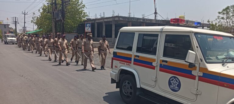 बकरी ईदपूर्वी मारेगावात पोलिसांचा दमदार रूट