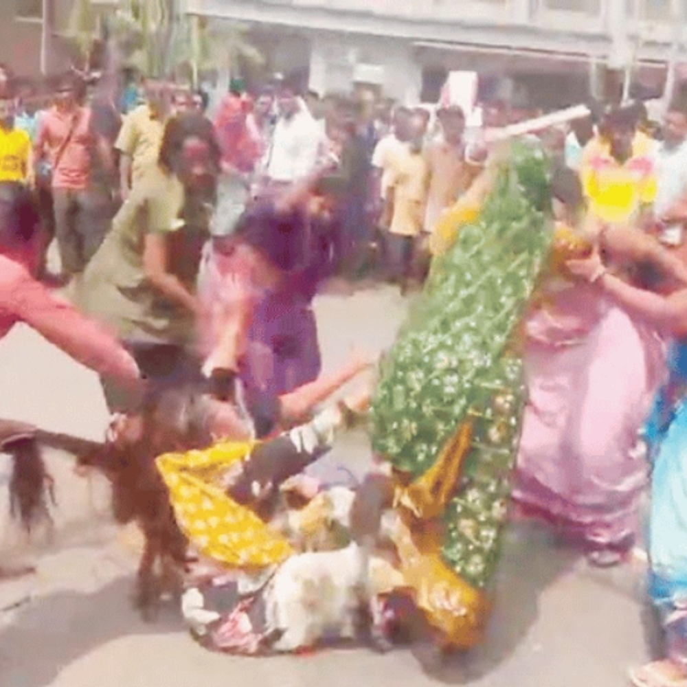 उल्हासनगरात महिलेची चपलांचा हार घालून धिंड:रोहित पवारांचा संताप; आरोपींवर कठोर कारवाई करण्याची केली मागणी