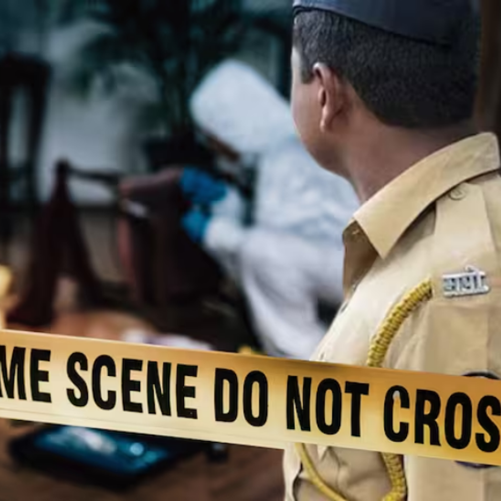 पुण्यात धावत्या कारमध्ये महिलेवर बलात्कार:कोरेगाव पार्क परिसरात रविवारी मध्यरात्री घडली घटना; लिफ्ट देण्याच्या बहाण्याने अत्याचार