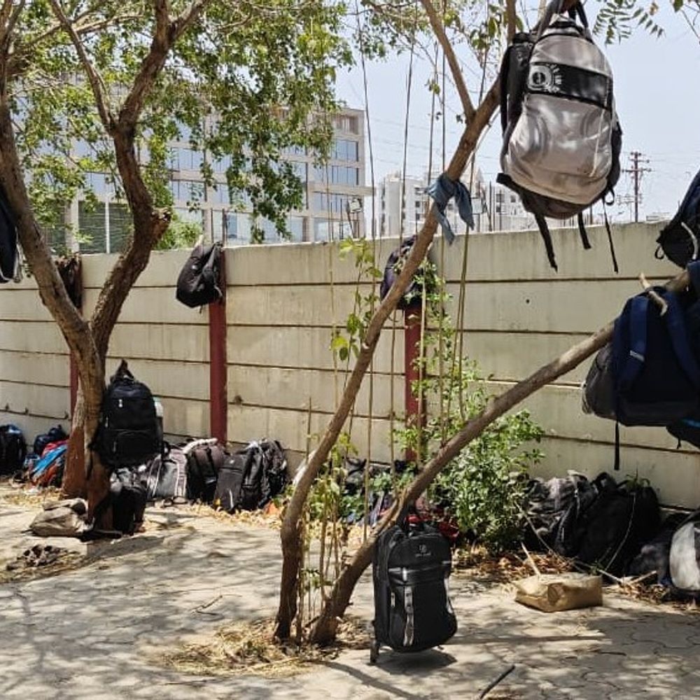 8500 उमेदवारांनी दिली SRPF ची लेखी परीक्षा:4 परीक्षा केंद्रांवर शांततेत परीक्षा, पण बॅगा ठेवण्याची सोय नसल्याने परीक्षार्थींची धावपळ