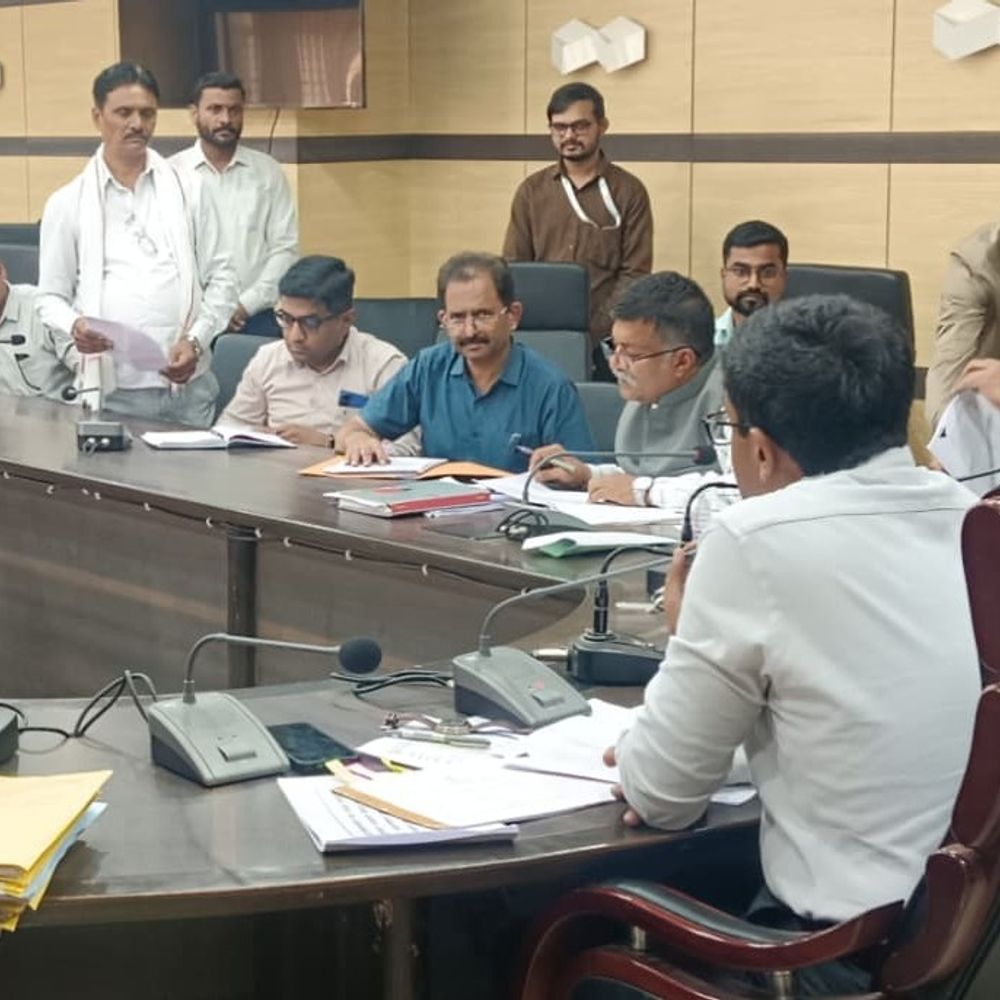 रुग्णांची आर्थिक लुट झाल्यास गंभीर परिणाम:शासकीय वैद्यकिय महाविद्यालयातील एमआरआय सेंटर चालकास जिल्हाधिकाऱ्यांनी फटकारले