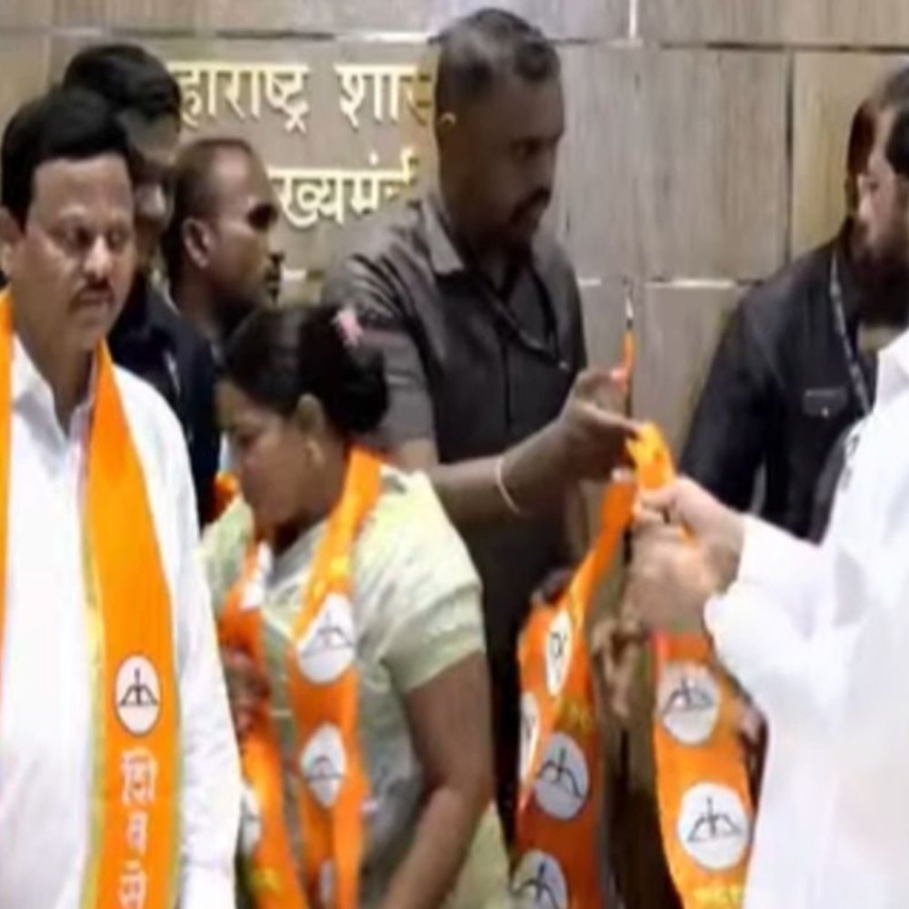 यवतमाळमध्ये काँग्रेसला मोठे खिंडार:विधान परिषदेला अर्ज मागे घेणारे साहेबराव कांबळे शिवसेनेत दाखल, एकनाथ शिंदेंच्या हस्ते प्रवेश