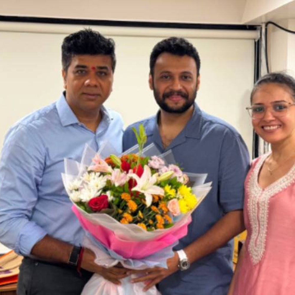 काही लोक माझा पाठलाग करतायत, मदत करा!:जाधवांना भेटून युट्यूबर वेदपाठकने मांडली आपबिती, प्रसादच्या पाठीशी मनसे खंबीरपणे उभी- अविनाश जाधव