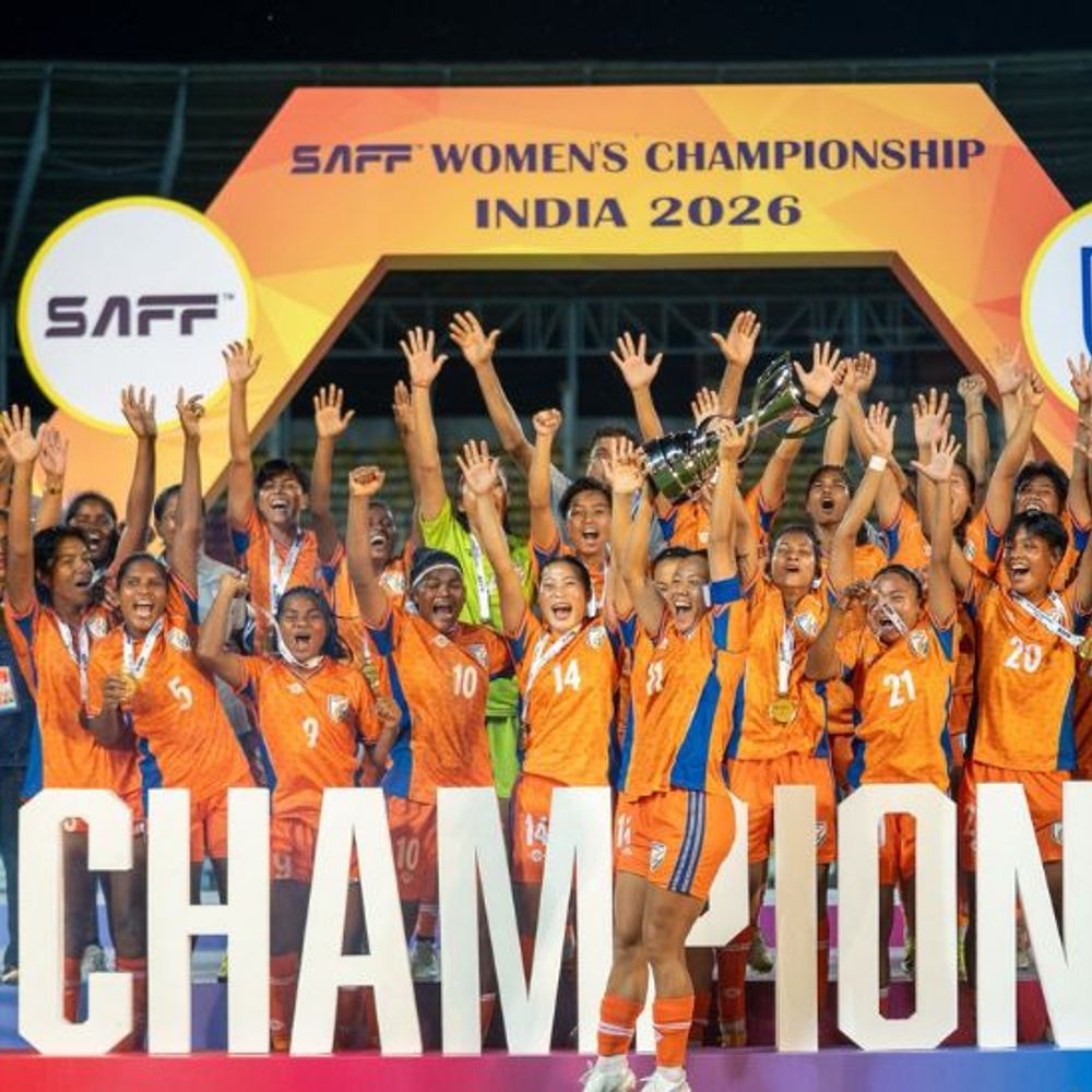 भारत 7 वर्षांनंतर दक्षिण आशियाई फुटबॉल चॅम्पियन बनला:महिला संघाने अंतिम फेरीत बांगलादेशला 3-1 ने हरवले, विक्रमी सहावे विजेतेपद पटकावले